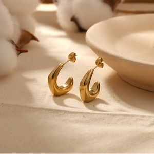 Geometric Statement Stud earrings 18k gold plated stainless steel